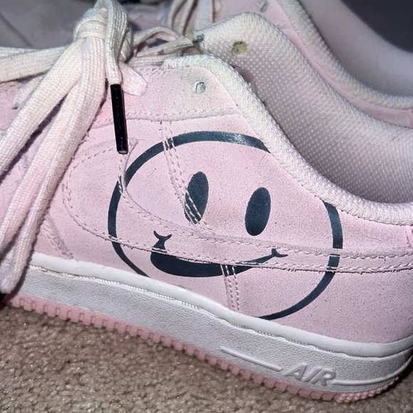 Pink Nike Air Force w Smiley face - Picture 3 of 6